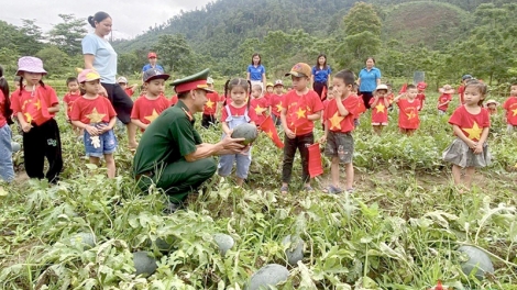 Nghị quyết giúp đồng bào xóa nghèo