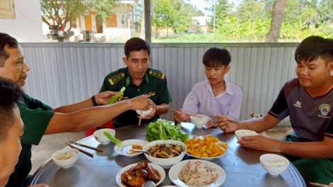 Ƀô đô̆i vei xơlam teh Trà Vinh tơgŭm đe hŏk tro hin dơnuh năm hŏk 