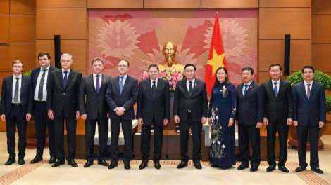 Củ tịc Quốk hội ồng Vương Đình Huệ wă Kwang atbồ Anih Cah rơña dờng rơlao jơh dà lơgar Nga