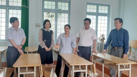 Tây Nguyên hơmet tơnăp ăn 'măng pơlong tôt ngĭp THPT