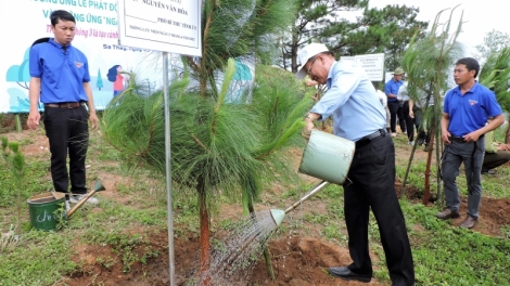 Kon Tum: Pla hơdôm pluh rơbâo phun kyâo mơtah čơkă hrơi ayuh hyiăng lŏn adai rŏng lŏn tơnah 5/6