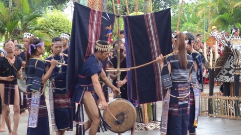 Ƀlŏk kơdăm ling lang (Mãi nhớ đến chàng)