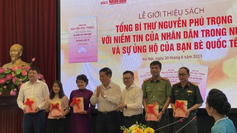 Mbơh ndrôm sam ƀŭt mpeh Tổng Bí thư Nguyễn Phú Trọng 