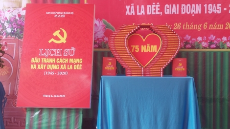 Bhiêc bhan pa căh, pa gluh cuốn lịch sử gung dưr Cách mạng lâng bhrợ pa dưr chr’val La Dê, chr’hoong Nam Giang (Quảng Nam)