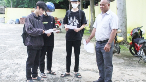 Thí sinh ma nuyh Mnông ta ha bhlầng coh g’luh thi THPT đhị Hội đồng thi Đắk Lắk