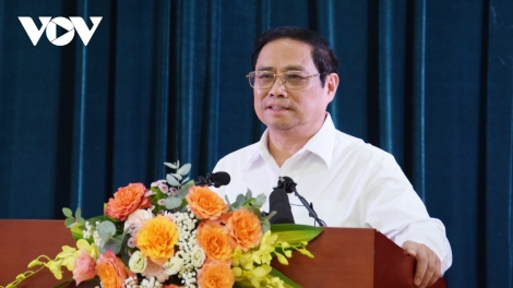 Thủ tướng Chính phủ Phạm Minh Chính pa bhrợ lâng Ban Thường vụ lâng đại biểu Hội Nhà báo Việt Nam