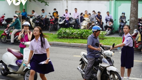 HAREI INI, LABAIH 96.300 ANEK SAIH DI TP.HCM YAM TAME HAREI PAKACAH CAMRIEP, MBANG PAKACAH PILIH RUAH TAME TAL 10 CÔNG LẬP THUN BAC 2023-2024