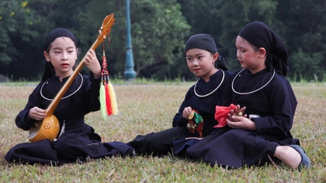 CÓ BỘ ĐỘI KHAY TÀNG