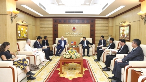 Ƀộ Kwang àng wă Đại sứ, Kwang pơlam broă ală bơta Jăt yàng, Ƀộ Câu Âu mờ cri bơyai broă bal mờ lơgar ndai lơgar Tây 