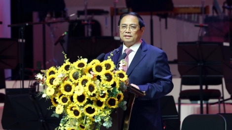 Khua knŭk kna Phạm Minh Chính nao hlăm knăm mphŭn ba yua sang kdŏ mmuiñ Hồ Gươm 