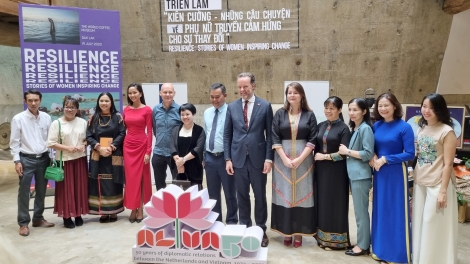 Pơdah  “Nuih mơng – Dôm tơdrong tơroi kơ đe drăkăn pơtơm ăn tơdrong tơplih” 