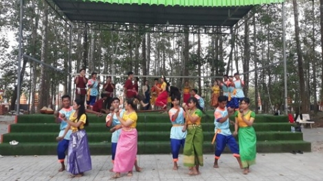 SARAK BANGSA DAONG KA RAIDIUK URANG KHMER YAM TAGOK