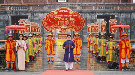 Bhiệc bhan hân C’loọt coh Festival Huế vêy bấc bh’rợ liêm pr’hay