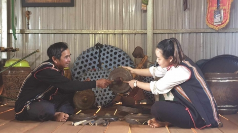 Gia Lai: Ăp đảng viên rnoi đê̆ nuĭh hăn lor bôk năp ta Glar