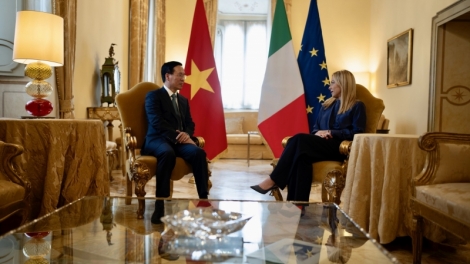 Củ tịc lơgar ồng Võ Văn Thưởng tus bal dơ̆ Dà lơgar yờ sa bơh Kwang ătbồ lơgar Italia mờ kòn ùr ồng dê yờ