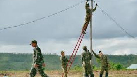 Vết chân tròn trên cát