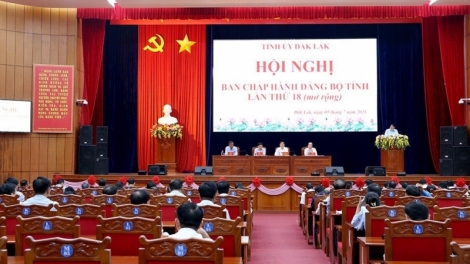 Hneăng hôp Khu kăn Đảng ƀô̆ kong pơlê Dak Lak rôh má 18  