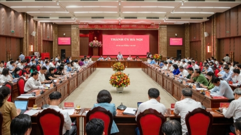 Kruanh Quốc hội Vương Đình Huệ pah kan đah rnâng kan thường vụ n’gor Ủy Hà Nội