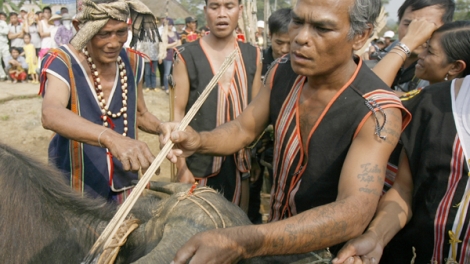 Sang  bơhiàn ờ niam bau kòn