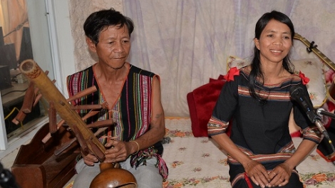 Ting ning: goong pơkhăp tơdăm dra