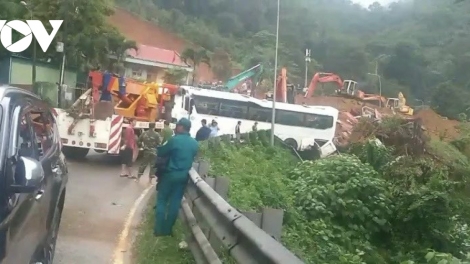 Hr’lang coh đhr’đấc Bảo Lộc bhrợ 3 chiến sĩ CSGT lâng 1 cha năc đhanuôr g’lấp