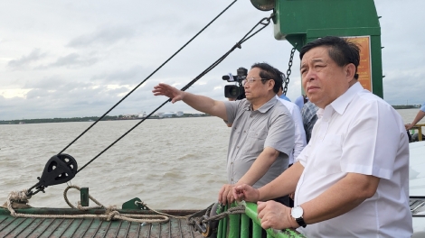 Thủ tướng Cíñ phủ ồng Phạm Minh Chính lòt sền anih ơhò ơm ing jun ntrờn pơndiang phan dunia Cần Giờ mờ Rơndap broă lơh Tiah drà gơ mut rlau tàm dà lềng Cần Giờ, ƀòn dờng Hồ Chí Minh