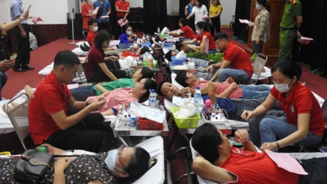 Kon Tum: Bruă hrah, aruăt êrah krĭng Dưr Lăn Dap Kngư mâo tŭ mă leh êbeh 2.300 ênoh êrah doh 