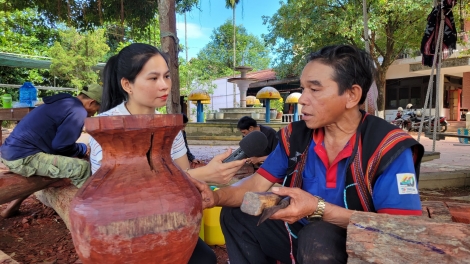 Bh’rợ k’cooch âng ma nuyh Cơ Tu chr’hoong Nam Đông - T’ngay bhiệc bhan k’rong pa zưm apêê g’lăng z’hai