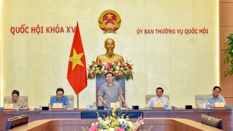 Chủ tịch Quốc hội Vương Đình Huệ k’đhơợng bhrợ g’luh bhrợ bhiêc đoọng boop p’rá ooy dự thảo Báo cáo bh’nơơn ch’mêêt lêy xơợng bhrợ 3 Bh’rợ xa nay cr’noọ cr’niêng k’tiêc k’ruung lâng g’luh t’mooh âng Ủy ban Thường vụ Quốc hội