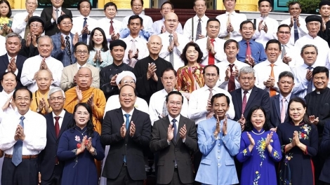 AKAOK NEGAR TAOM MBAOK HALAU JANENG, URANG NGAK BRUK DOM AGAMA, BANGSA TAKIK, NHAN SI, TRI THUC, URANG NAIH GHEIH BAN RAYA HCM