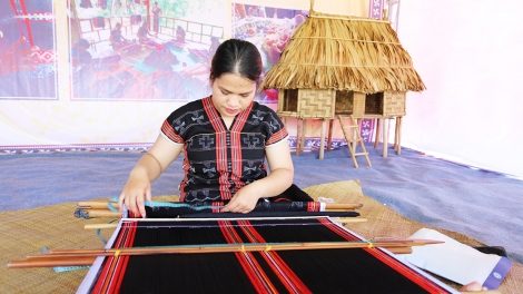 T’ngay bhiệc bhan Văn hóa Thể thao lâng du lịch da ding ca coong Quảng Nam: Chr’năp liêm văn hóa da ding ca coong