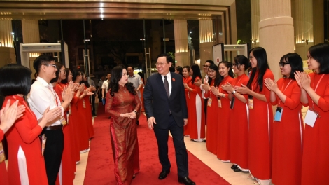 Pôa Vương Đình Huệ, Kăn xiâm hnê ngăn Kuô̆k hô̆i veăng ai mâ a rôh po tơdroăng ngê̆ thuât “Nắng Ba Đình"