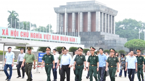 Thủ tướng Phạm Minh Chính dăr lăng tơdrong jang hơmet ming pơsat Ƀok Hồ  