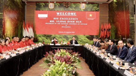 Khua git gai pơ ala mơnuih ƀôn sang tŭ jum Khua mir sir hơđăp, Khua ping gah Dân chủ Indonesia