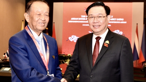 Chủ tịch Quốc hội Vương Đình Huệ lưm Chủ tịch Quốc hội Thái Lan