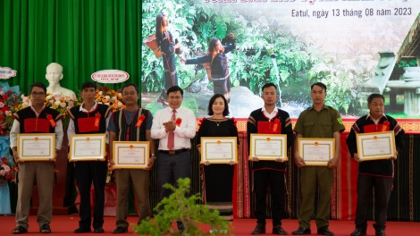 Phung đảng viên mnuih Êđê thâo bi hmô ti Ea Tul