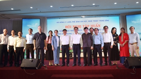 Mpồl duh broă Lý luận phê ƀìñ văn họk nghệ thuật Dà lơgar bơyai lơh pơrjum bơsram tàp tàm càr Dăk Lăk