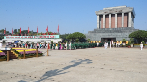 DOM URANG PAN AKAOK, URANG PAN AKAOK NDANG, KANJA DAHLAU DEIH GAM HAONG DOM MINTRI, DOM GAH SAONG BAN INE HÀ NỘI HU MAI CAIK BINGU SAONG TAME LĂNG RIVANG JIRAH CHỦ TỊCH HỒ CHÍ MINH