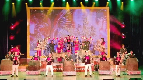 Pơxiâm po tơ’noăng Ngê̆ thuât hơdruê xuăng kong pơlê Dak Lak  