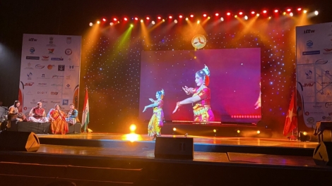 Hơdră adoh suang hrŏm mơak Dak Nông-Việt Nam hăng India 