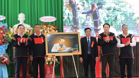 Phó Thủ tướng  ồng Trần Lưu Quang tus bal Ngai chờ jơh gùt làng bol sền gàr lơngăp lơngai Dà lơgar tàm càr Dăk Lăk 