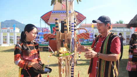 Ra văng ha T’ngay bhiệc bhan Văn hoá pazêng acoon coh da ding k’coong zr’lụ miền Trung