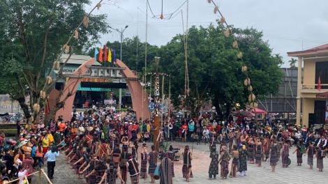 Nam Đông- T’bhlâng zư đơc văn hóa ty chr’năp âng đha nuôr Cơ Tu