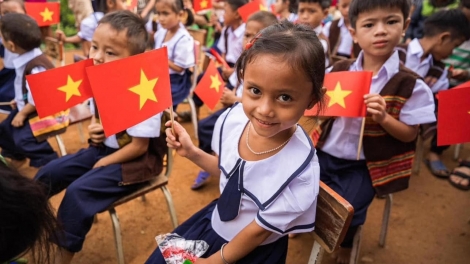 Bhiệc bhan tơợp moọt c’moo học t’mêê chr’năp liêm đhị zr’lụ căh vêy điện, căh vêy internet