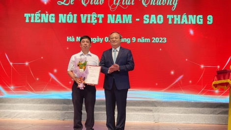 An ndơ rnê nkhôm Tiếng nói Việt Nam-Sao khay 9 