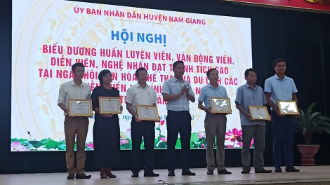 Nam Giang: Hơnh déh, cher đoọng ch’ner tập thể, cha nặc manứih bơơn bh’nơơn dal đhị apêê t’ngay bhiệc bhan Văn hoá, Thể thao lâng Du lịch zâp chr’hoong k’coong ch’ngai tỉnh Quảng Nam g’lúh 20 c’moo 2023