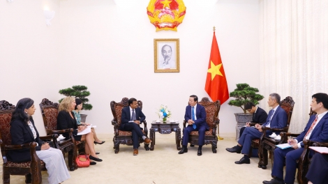 K’iăng Khua knŭk kna Trần Hồng Hà  drông čhưn k’iăng khua kiă kriê êpul grup WalMart