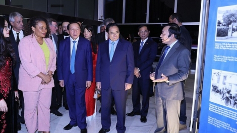 Thủ tướng pâh bh’rợ pa luih Triển lãm cha nụp Chủ tịch Hồ Chí Minh