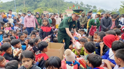 Bhrợ trung thu đoọng ha p’niên k’tứi coh zr’lụ c’noong k’tiếc, chr’val đảo
