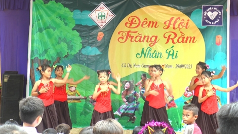 Bhrợ Trung thu đoọng ha p’niên k’tứi da ding ca coong Nam Giang